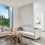 Rent 5 bedroom apartment of 355 m² in Beverly Hills
