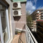 Affitto 4 camera appartamento di 120 m² in Napoli