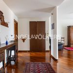 Affitto 5 camera appartamento di 168 m² in Bologna