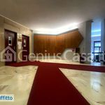 Affitto 4 camera casa di 130 m² in Milano