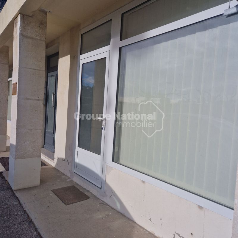 Location local commercial 31 m², Les angles 30133 Gard