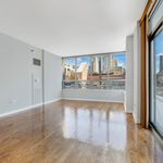 Rent 2 bedroom apartment of 1250 m² in Chicago