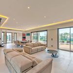 Rent 7 bedroom house of 250 m² in Mougins