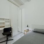Rent a room of 70 m² in Barcelona