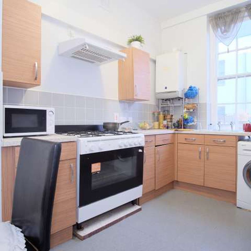 Room for rent in 3-bedroom apartment in Lambeth, London Kennington