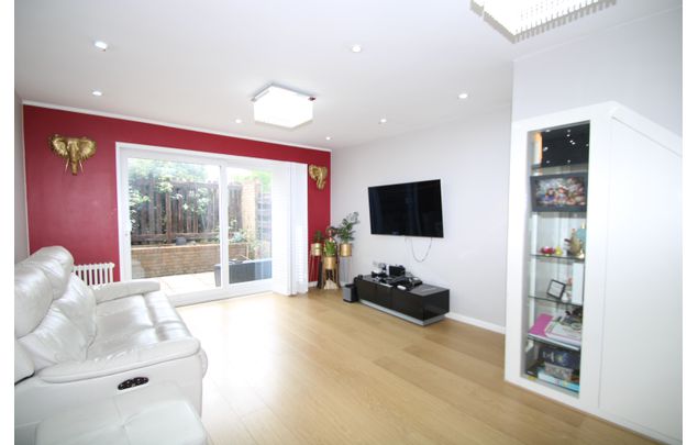 Rent a 3 bedroom house of m² in Croydon (22 Norfolk House George Street ...