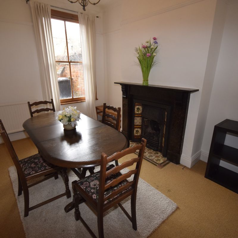 TO LET - Extremely well presented three bedroom property in desirable quiet area Darley Abbey