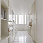 Appartement de 210 m² avec 5 chambre(s) en location à Paris