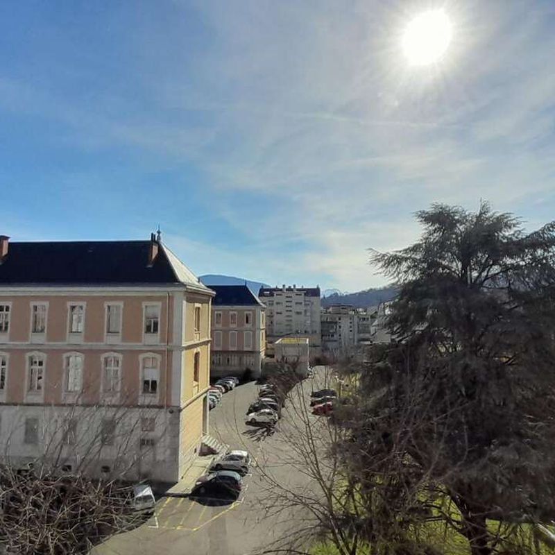 Location appartement 3 pièces 75 m² Chambéry (73000)