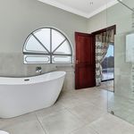 Rent 3 bedroom apartment of 1073 m² in Johannesburg