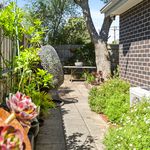 Rent 3 bedroom house of 213 m² in Melbourne