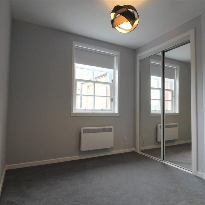 2 bedroom apartment to rent Town Centre