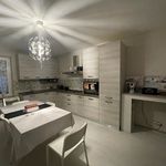 Affitto 3 camera appartamento di 100 m² in Viareggio