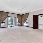 Rent 3 bedroom apartment of 1073 m² in Johannesburg