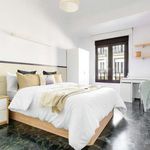 Rent a room of 172 m² in València