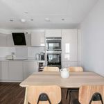 Rent 2 bedroom flat of 76 m² in Chessington