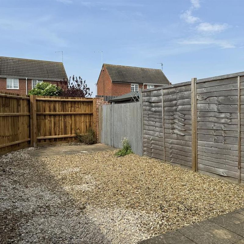 2 bedroom semi-detached house to rent Deeping Gate