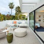 Rent 5 bedroom house of 274 m² in Marbella