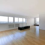 Rent 5 bedroom apartment of 147 m² in Paris