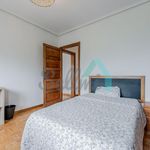 Rent 5 bedroom apartment of 153 m² in Oviedo