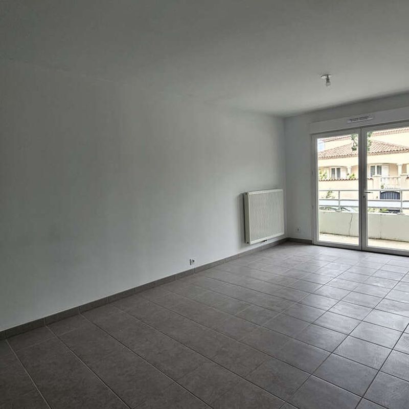 Location appartement 2 pièces 40 m² Nîmes (30000)