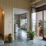 Affitto 5 camera appartamento di 250 m² in Rome
