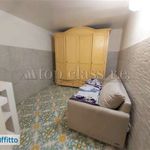 Affitto 5 camera appartamento di 160 m² in Napoli