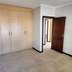 Rent 3 bedroom house of 376 m² in Sandton