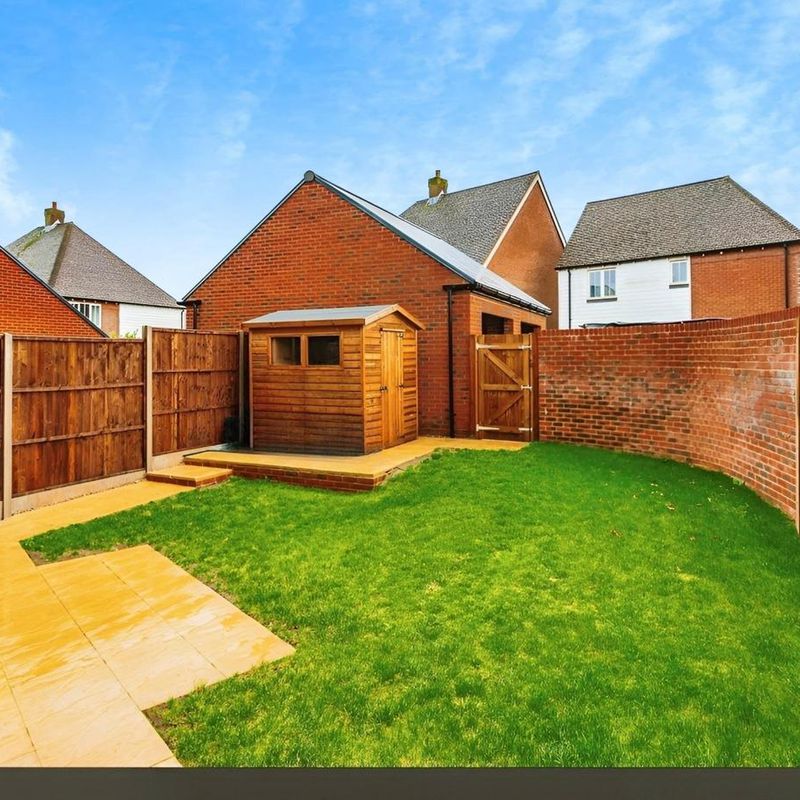 4 bedroom semi-detached house to rent Kings Hill