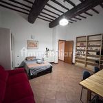 Affitto 3 camera appartamento di 80 m² in Perugia