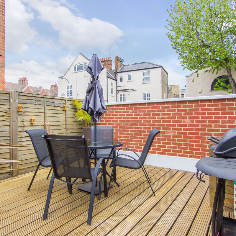 1 bedroom property to let in Tamworth Street, Fulham, SW6 - £2,058 pcm