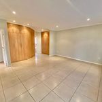 Rent a room of 330 m² in City of Tshwane