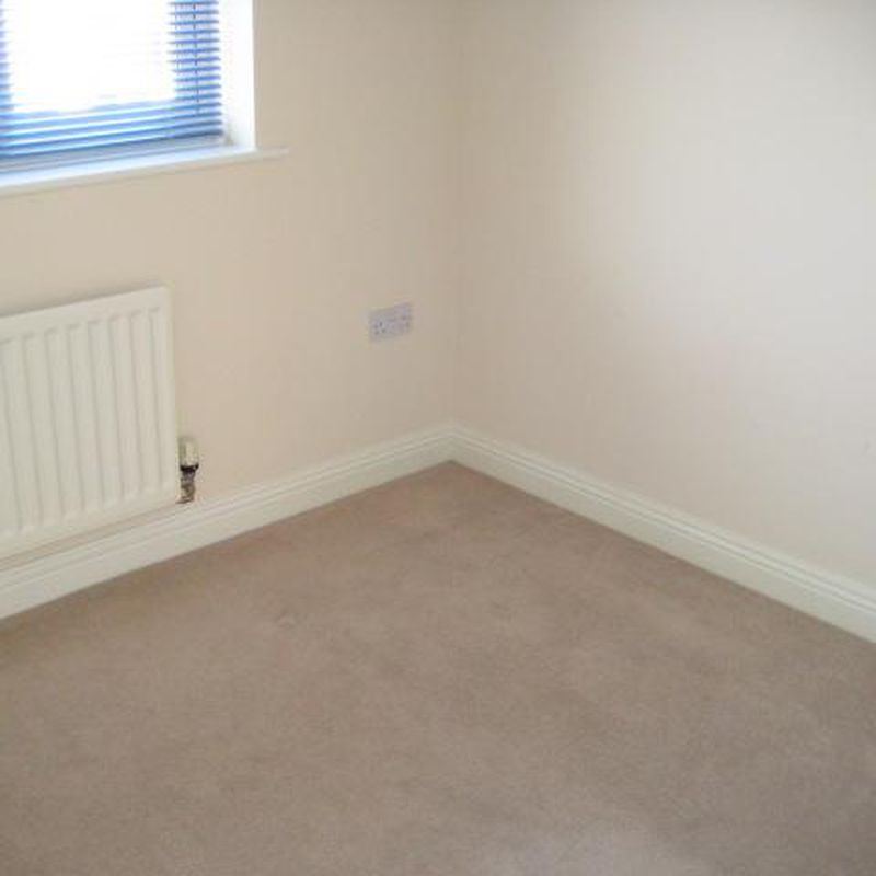 3 bedroom terraced house to rent Houndstone
