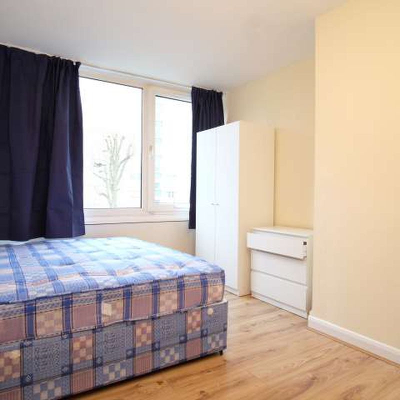 Furnished room in 4-bedroom flatshare in Roehampton, London