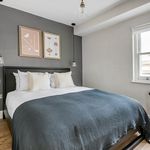 Rent 2 bedroom flat of 61 m² in London