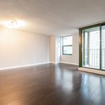 Rent 1 bedroom apartment of 536 m² in Chicago