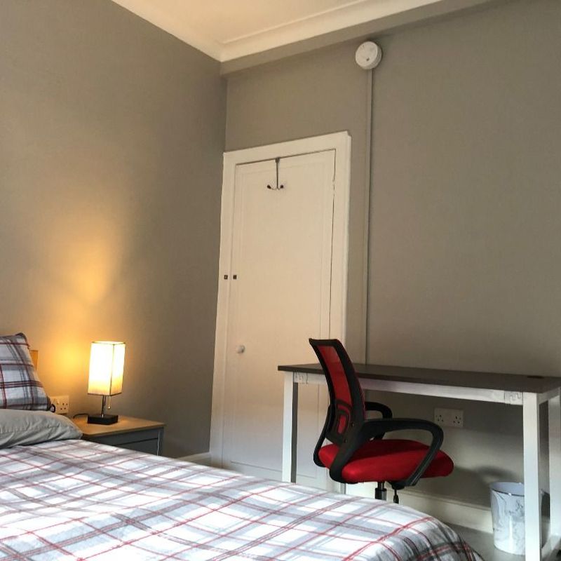 4 bedroom flat to rent at Gorgie Road, Edinburgh