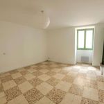 Rent 4 bedroom house of 80 m² in Montfrin