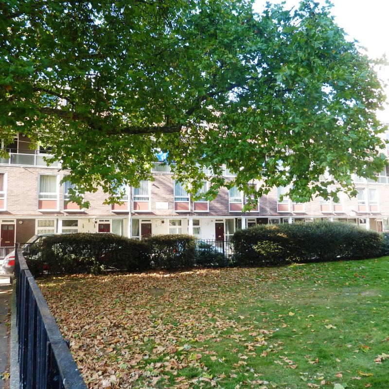 Three bedrooms, modern kitchen and tiled bathroom mins to ucl and soas Regent's Park
