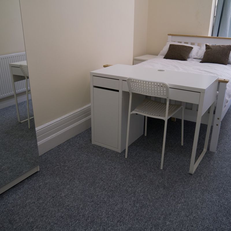 3 Bedroom Apartment for rent at Clarendon Place, Leeds LS2 9JN, England Woodhouse