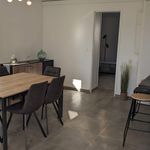 Rent 5 bedroom house of 4 m² in Niort