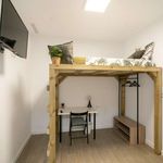 Rent a room of 155 m² in València