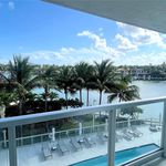 Rent 2 bedroom apartment of 942 m² in Miami Beach