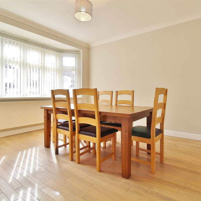 3 bedroom property to let in Worton Gardens, Isleworth, TW7 - £2,395 pcm Spring Grove