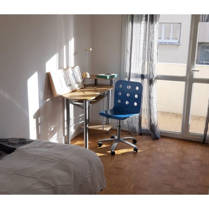 Chambres à louer dans un appartement de 3 chambres à Paris