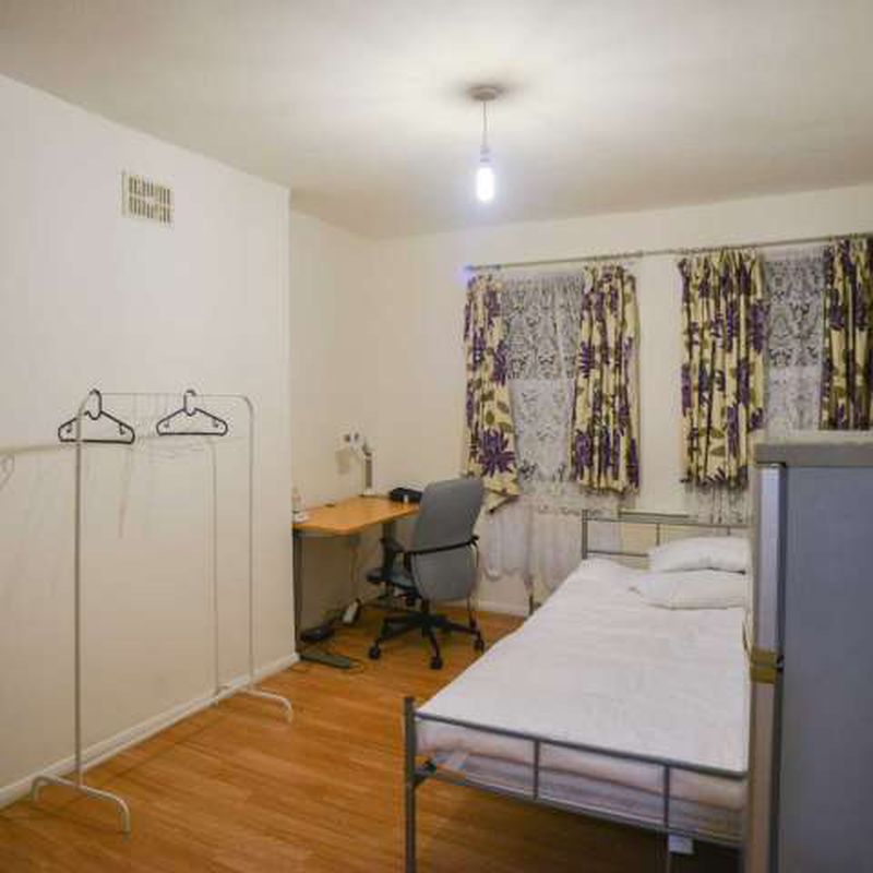 Room for rent in 2-bedroom apartment in Lambeth, London Kennington