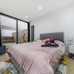 Rent 3 bedroom flat of 111 m² in London