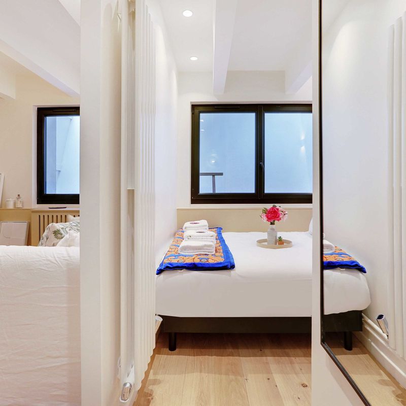 Cozy Apartment with Modern Amenities in Paris' 16th Arrondissement