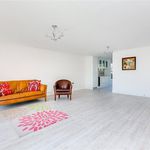 Rent 3 bedroom apartment of 102 m² in Brentford