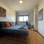 Rent 2 bedroom apartment of 100 m² in Vila Nova de Gaia